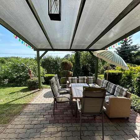 Villa Zoeldfuege Balatonfůzfő